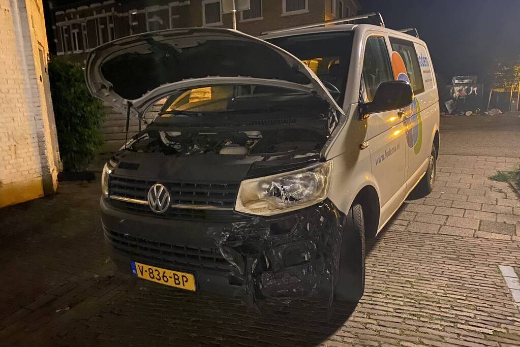 Bestelbus loopt brandschade op