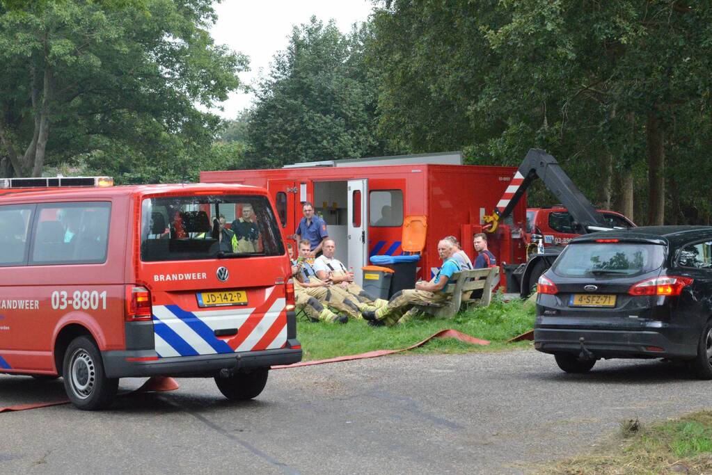 Uitslaande brand in stal met 300 varkens