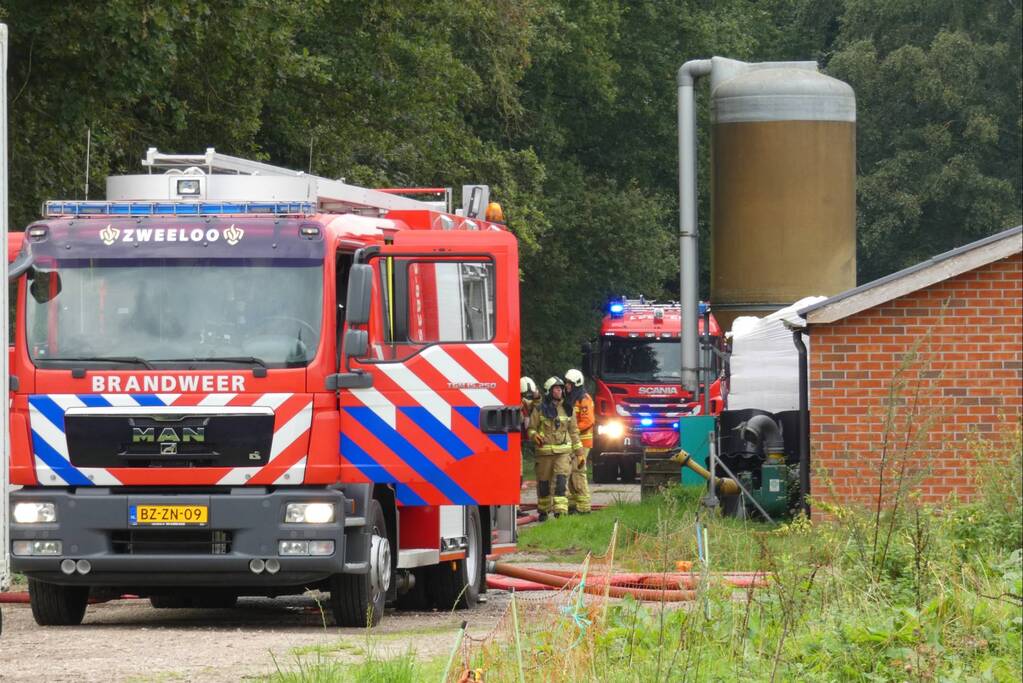 Uitslaande brand in stal met 300 varkens