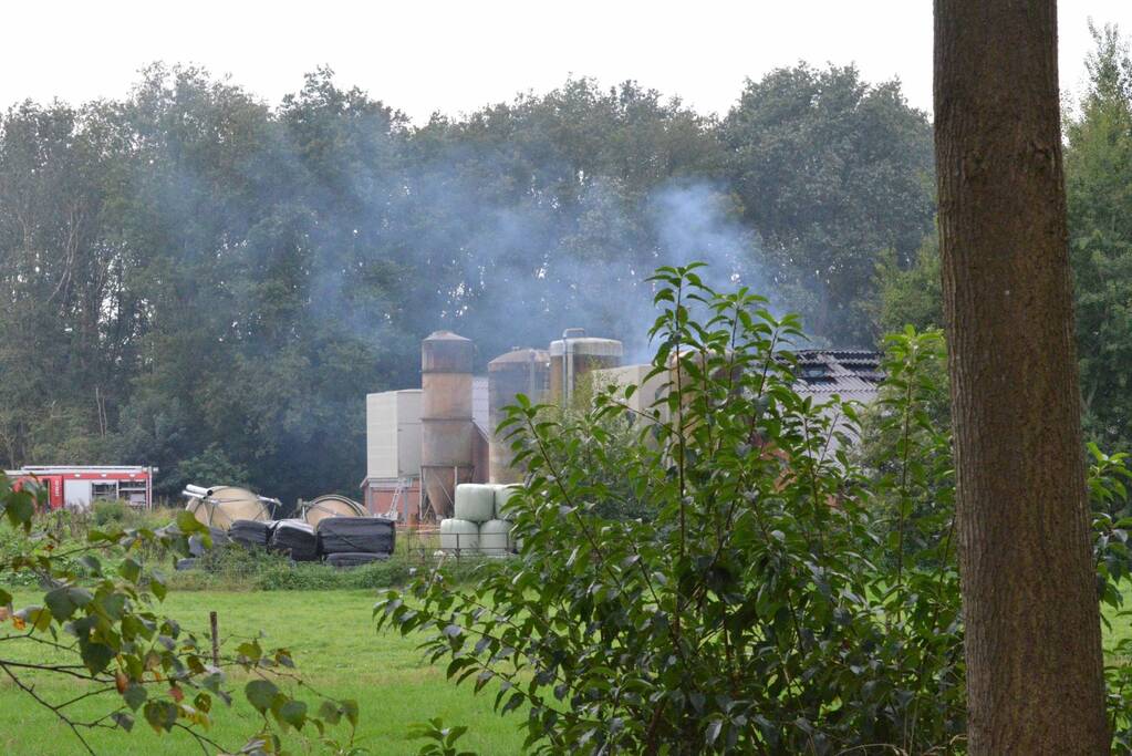 Uitslaande brand in stal met 300 varkens