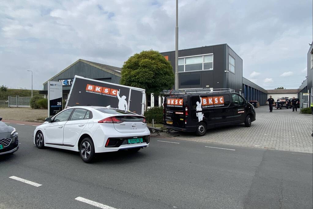 Aanhangwagen belandt op personenwagen