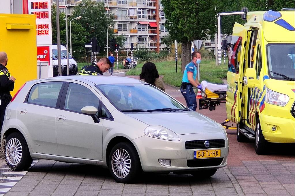 Persoon gewond bij aanrijding met auto