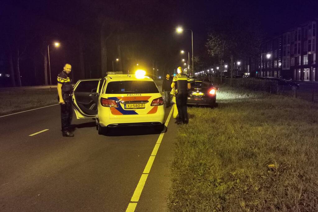 Auto en bromscooter botsen