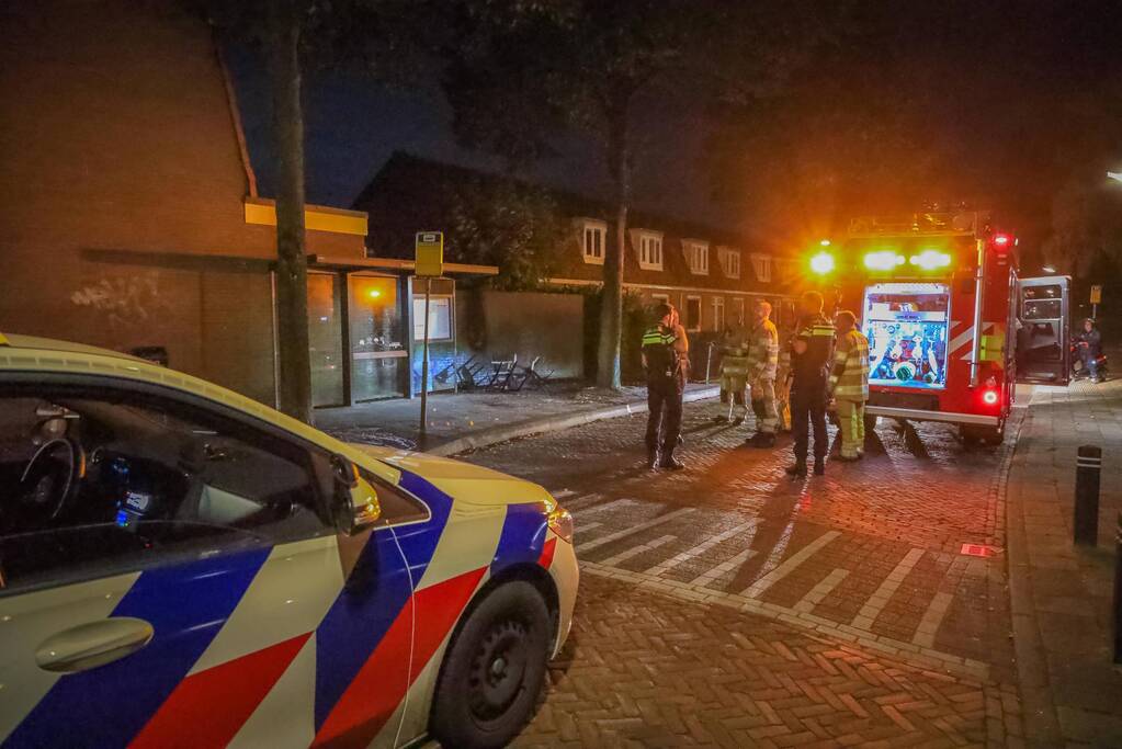 Brandweer blust brandende stoelen in Soesterkwartier