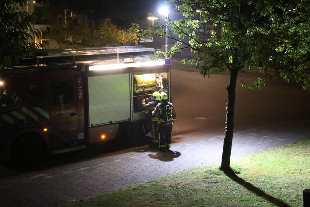 Vreugdevuur door de brandweermannen gedoofd