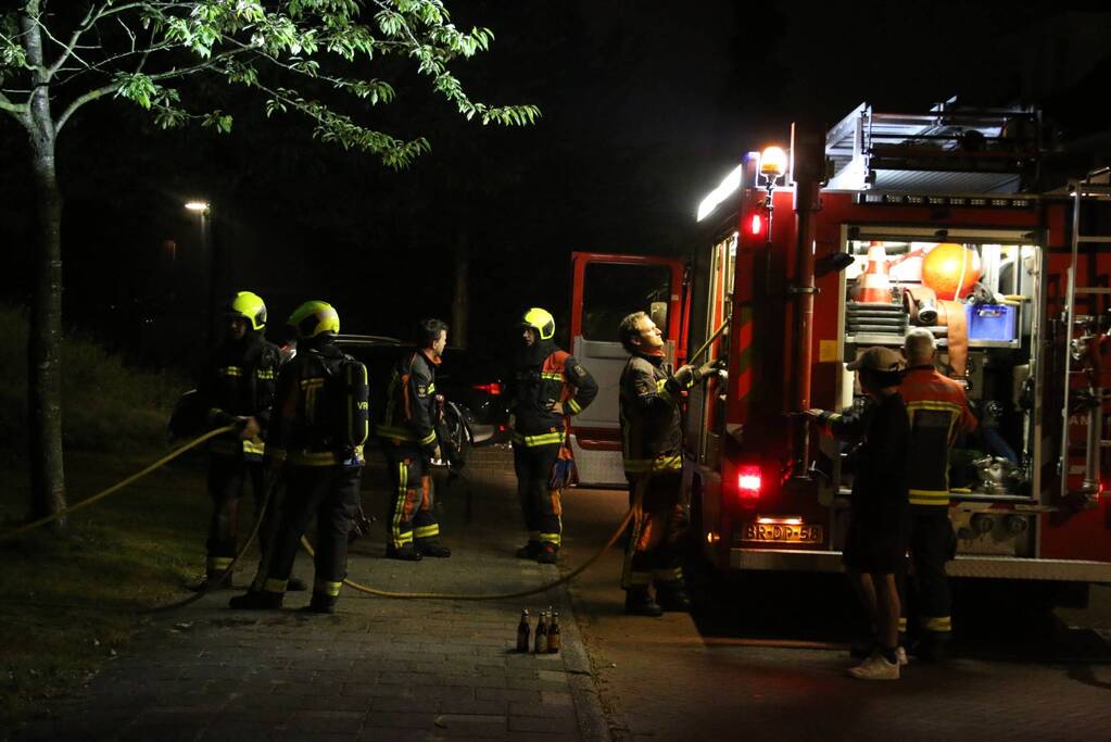 Vreugdevuur door de brandweermannen gedoofd