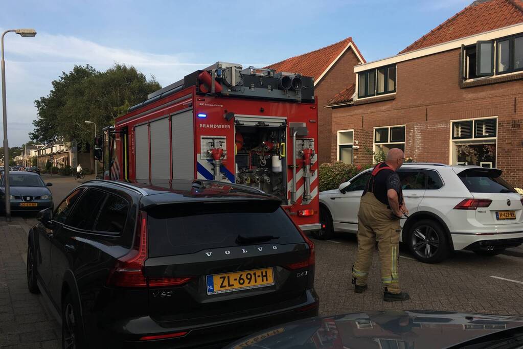 Gasfles van barbecue vliegt in brand