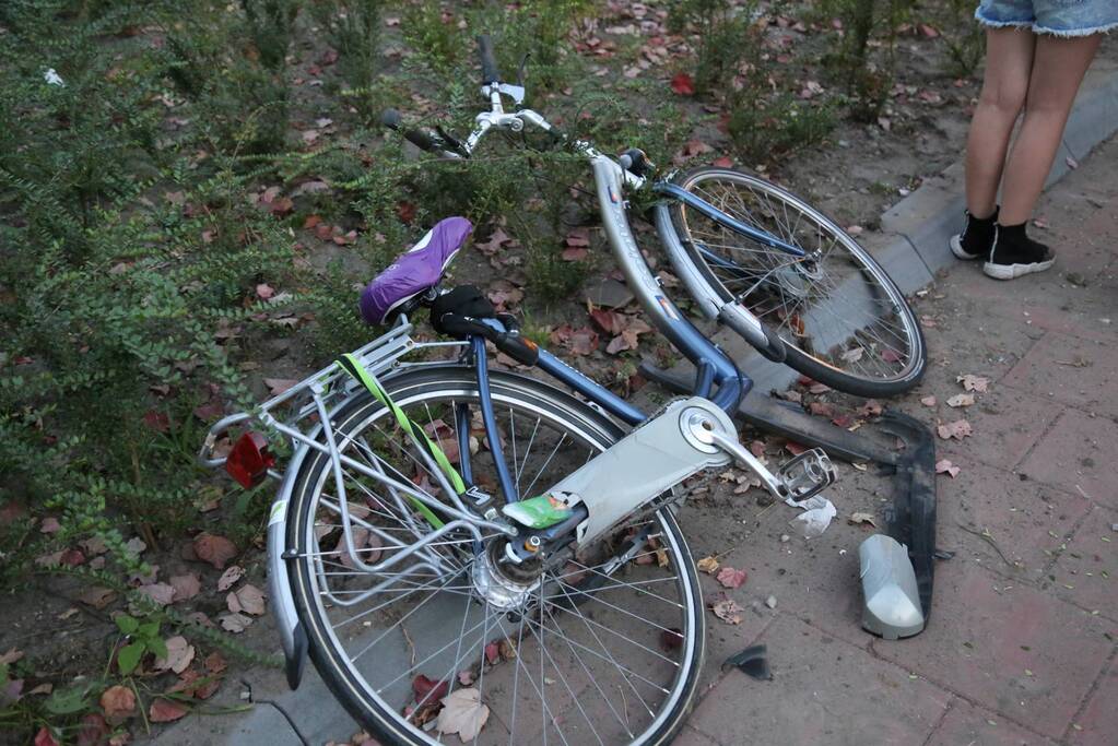 Fiets in de kreukels na aanrijding met auto