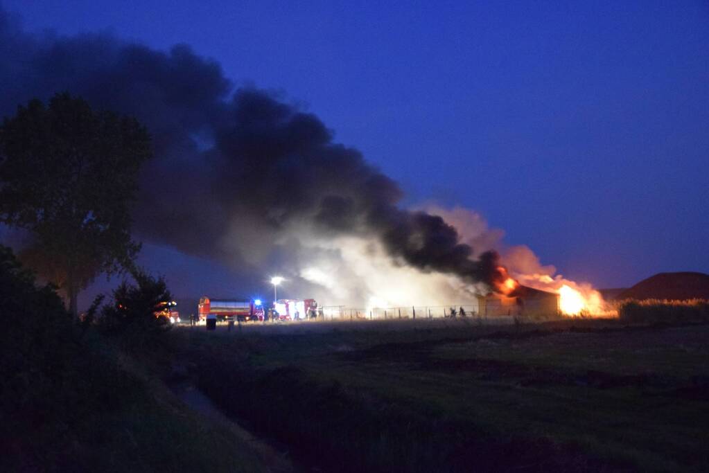 Uitslaande brand in bouwkeet