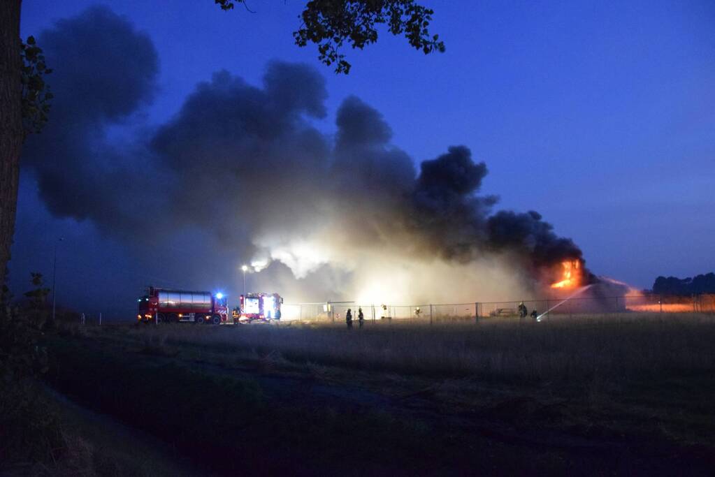 Uitslaande brand in bouwkeet