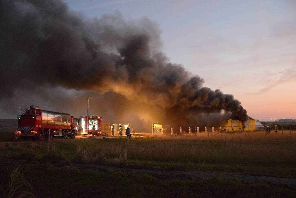 Uitslaande brand in bouwkeet