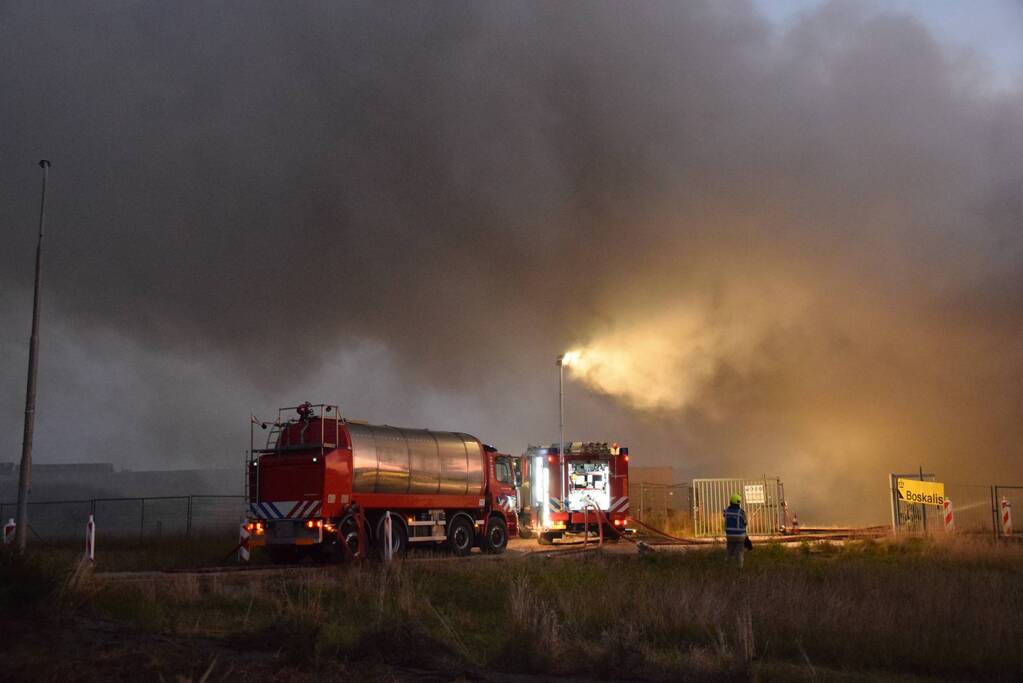 Uitslaande brand in bouwkeet