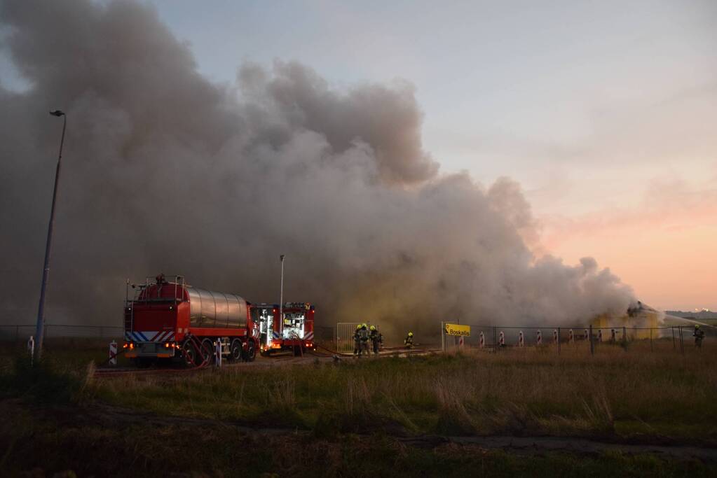 Uitslaande brand in bouwkeet