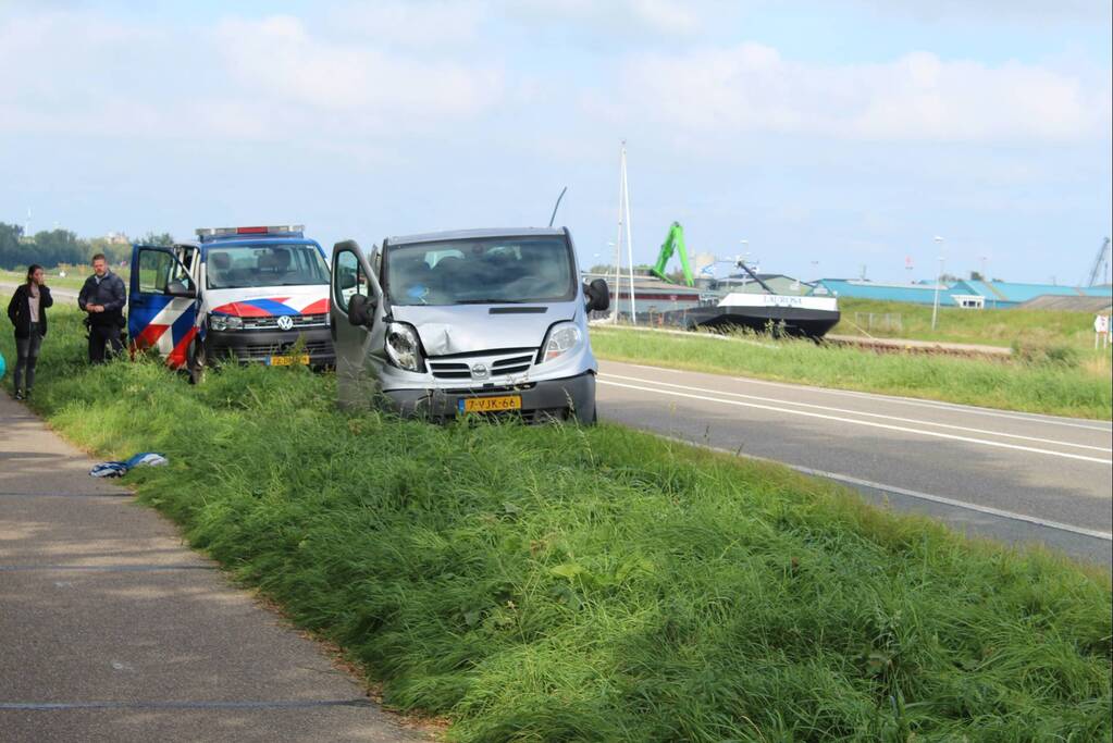 Kop-staart botsing tussen twee voertuigen