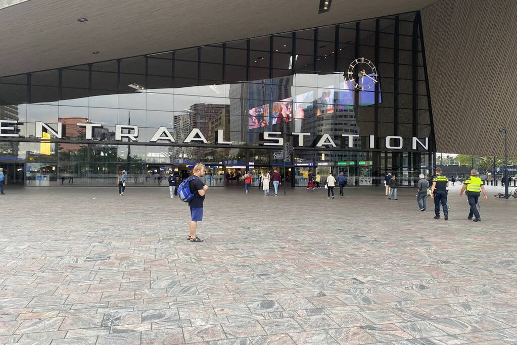 Demonstratie extinction rebellion voor Rotterdam centraal