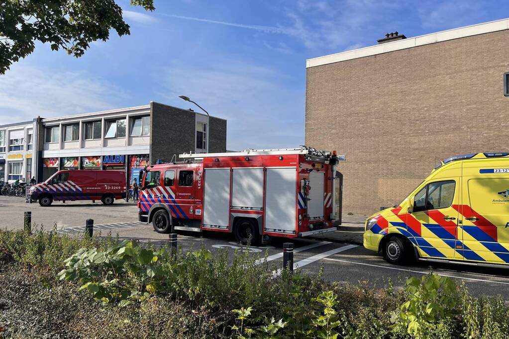 EOD onderzoekt mogelijke explosieve stoffen in bovenwoning