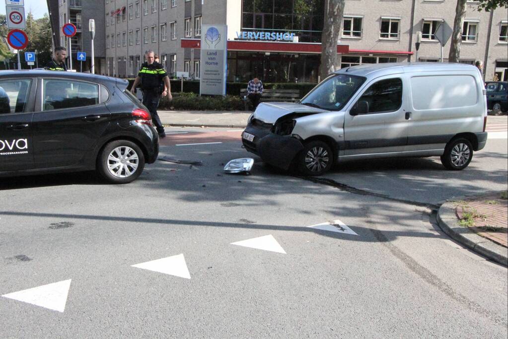 Drie voertuigen betrokken bij botsing