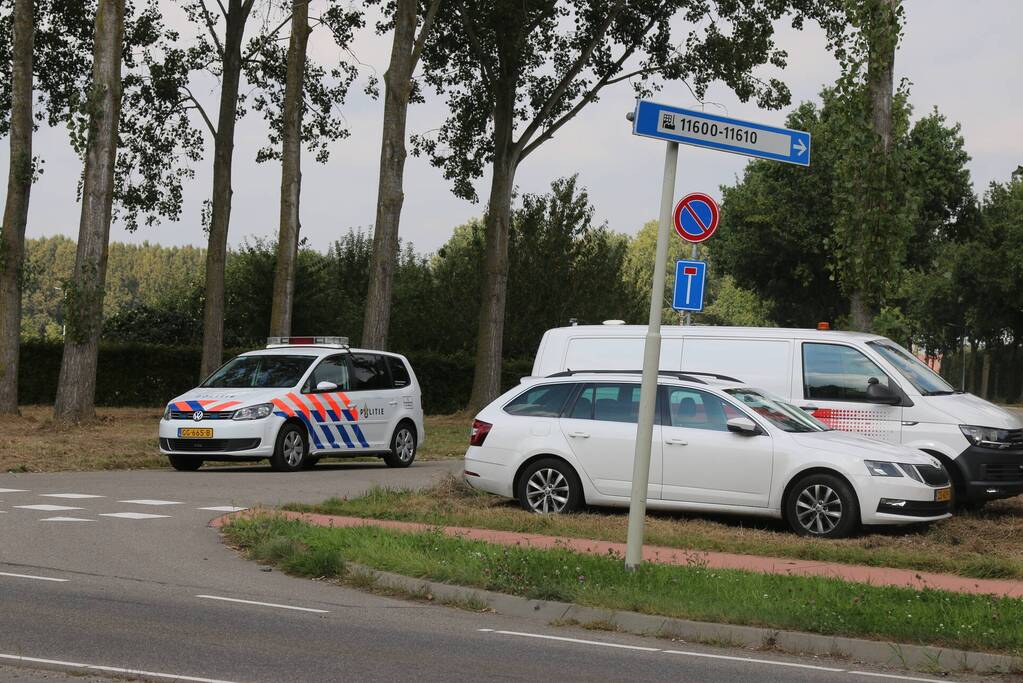 Te hoge vrachtwagen ramt spoorbrug