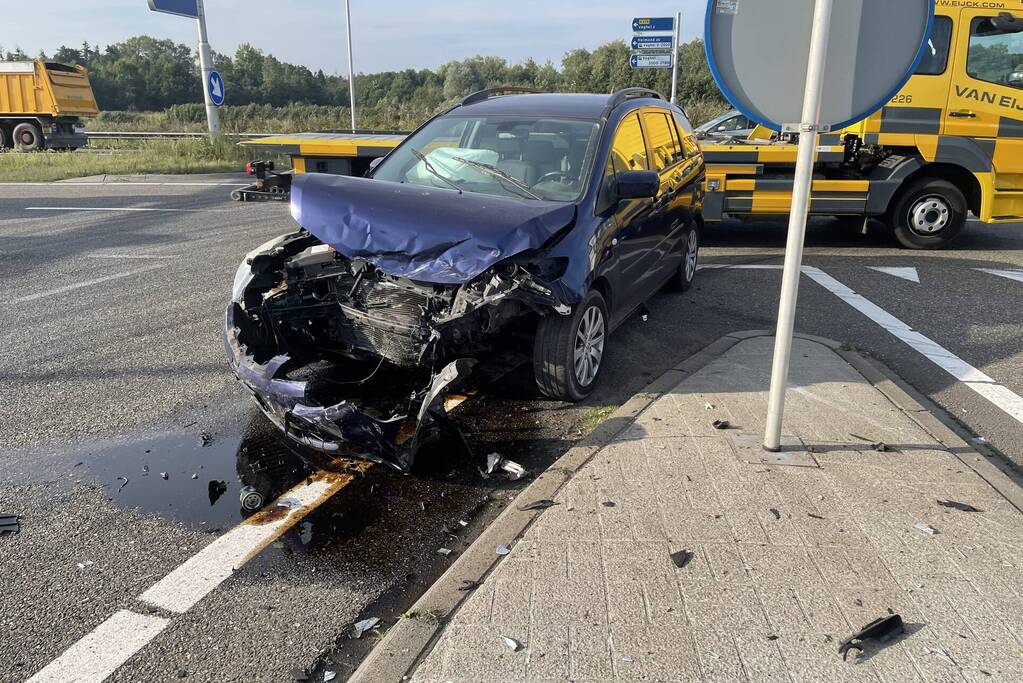 Flinke schade bij botsing op kruising