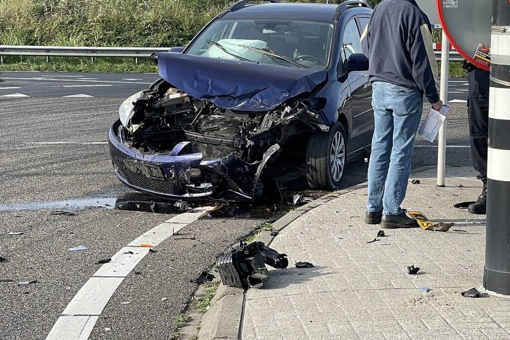 Flinke schade bij botsing op kruising
