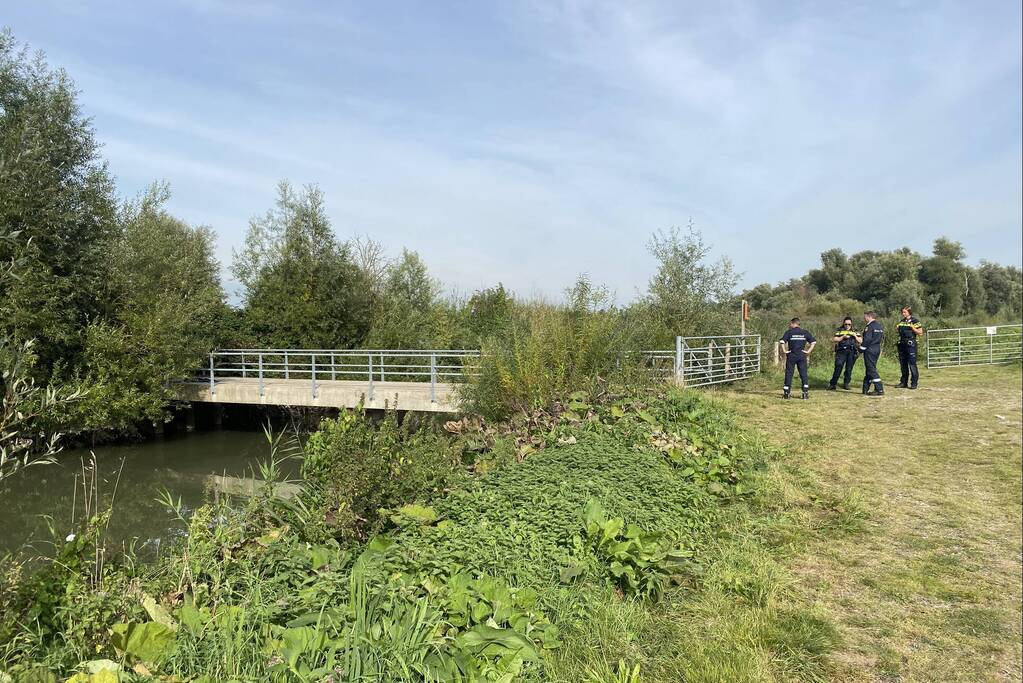 Zoekactie na aantreffen kledingstukken in natuurgebied