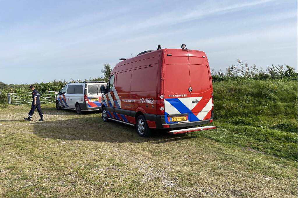 Zoekactie na aantreffen kledingstukken in natuurgebied