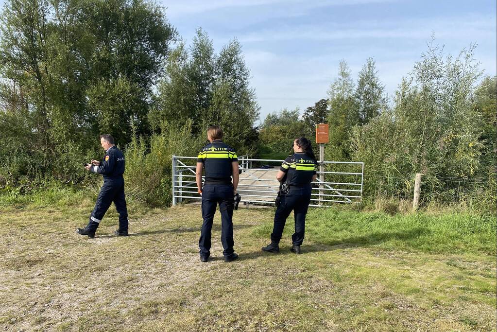 Zoekactie na aantreffen kledingstukken in natuurgebied