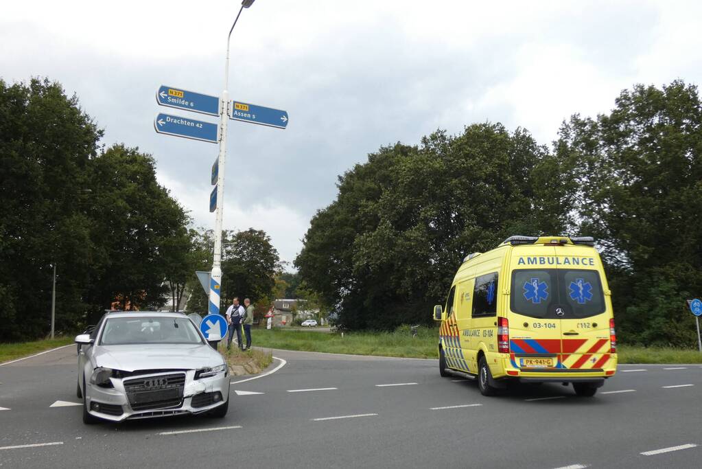 Auto's botsen op kruising