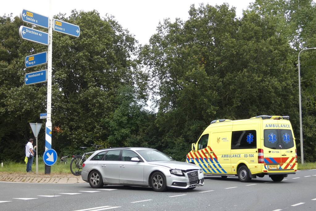 Auto's botsen op kruising