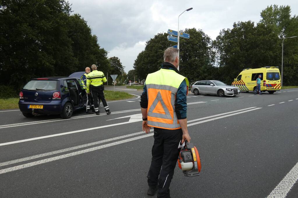 Auto's botsen op kruising