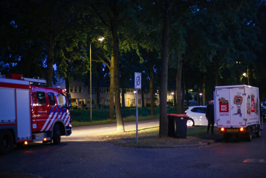 Brandweer doet controle na brand in Picnic-wagen
