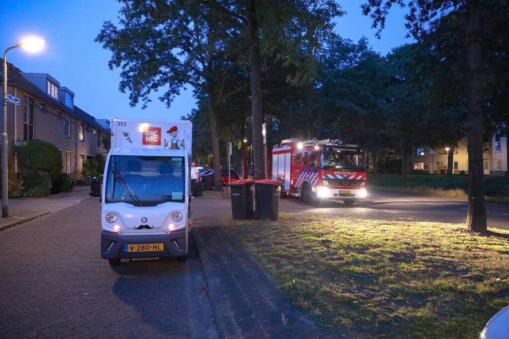 Brandweer doet controle na brand in Picnic-wagen