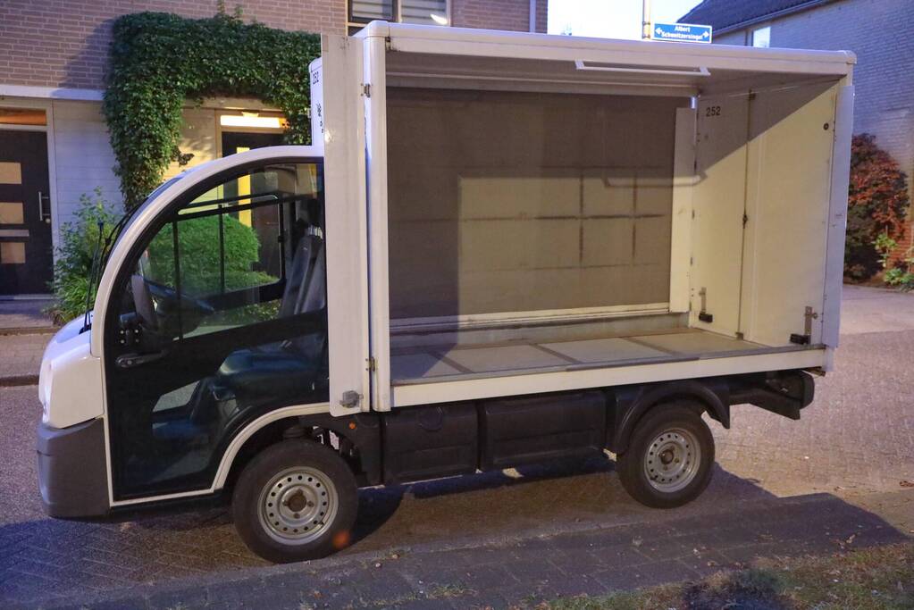 Brandweer doet controle na brand in Picnic-wagen