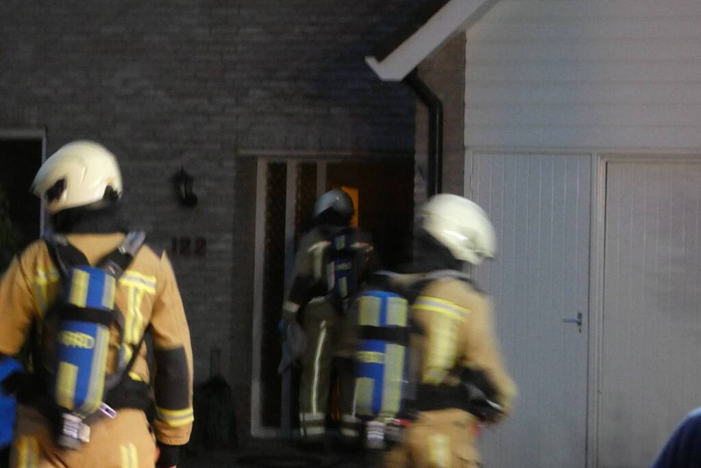 Brandweer blust schoorsteenbrand