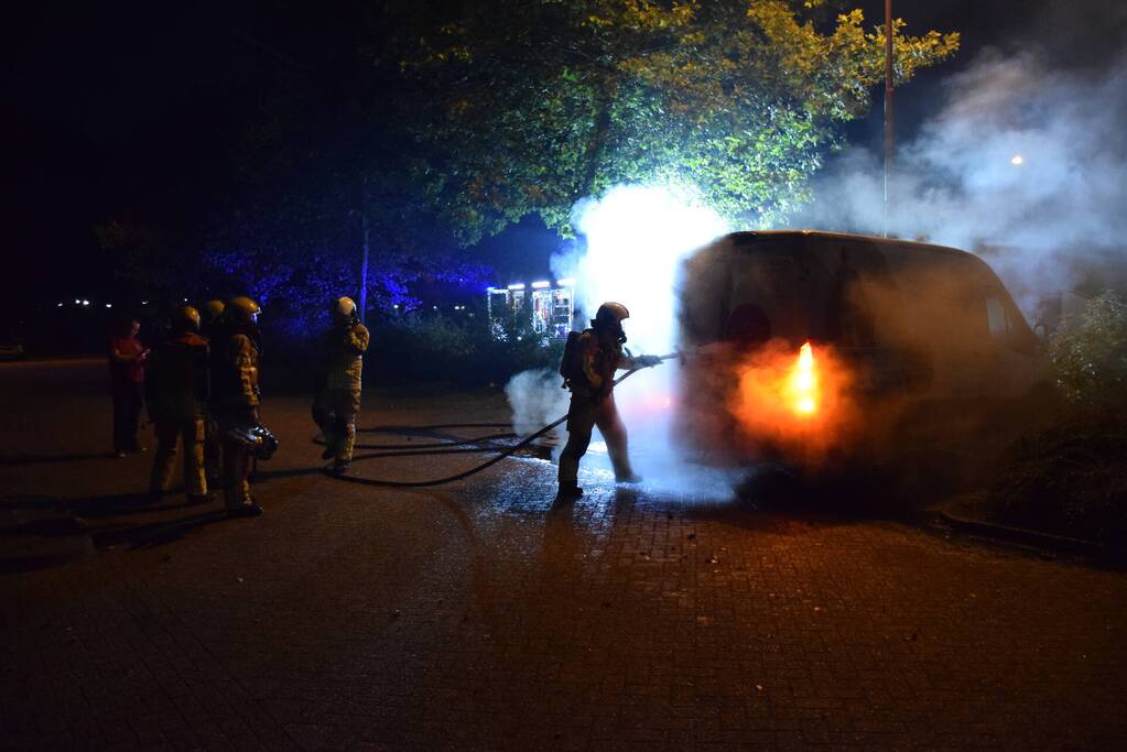 Bestelbus total-loss na brand