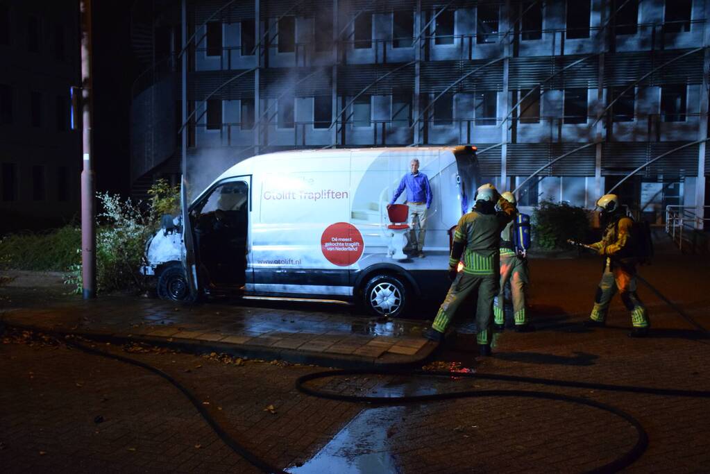 Bestelbus total-loss na brand