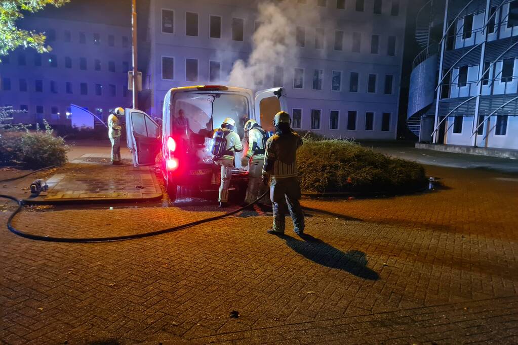 Bestelbus total-loss na brand