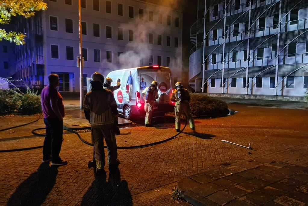 Bestelbus total-loss na brand