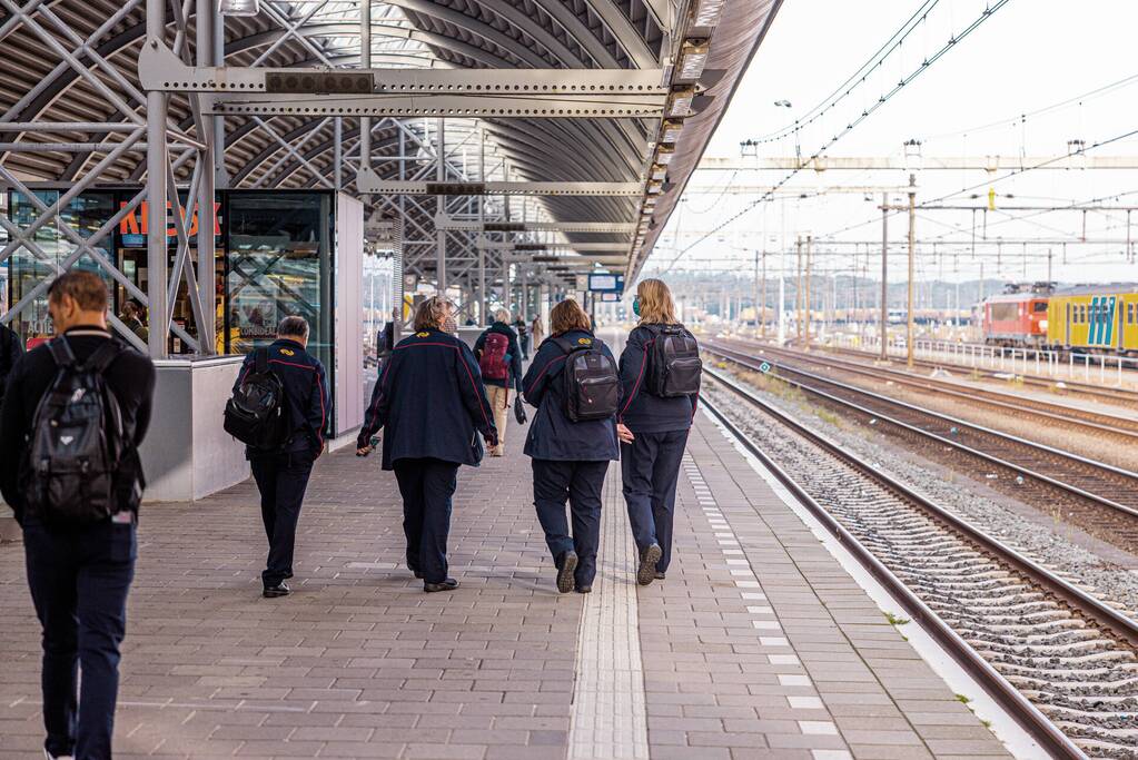 Servicemedewerkers NS leggen werk neer