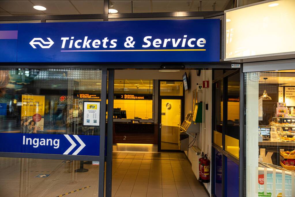 Servicemedewerkers NS leggen werk neer