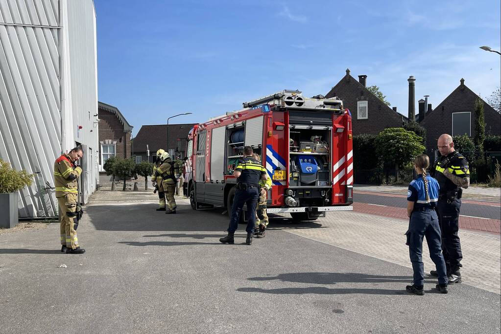 Brand in bedrijfspand snel onder controle
