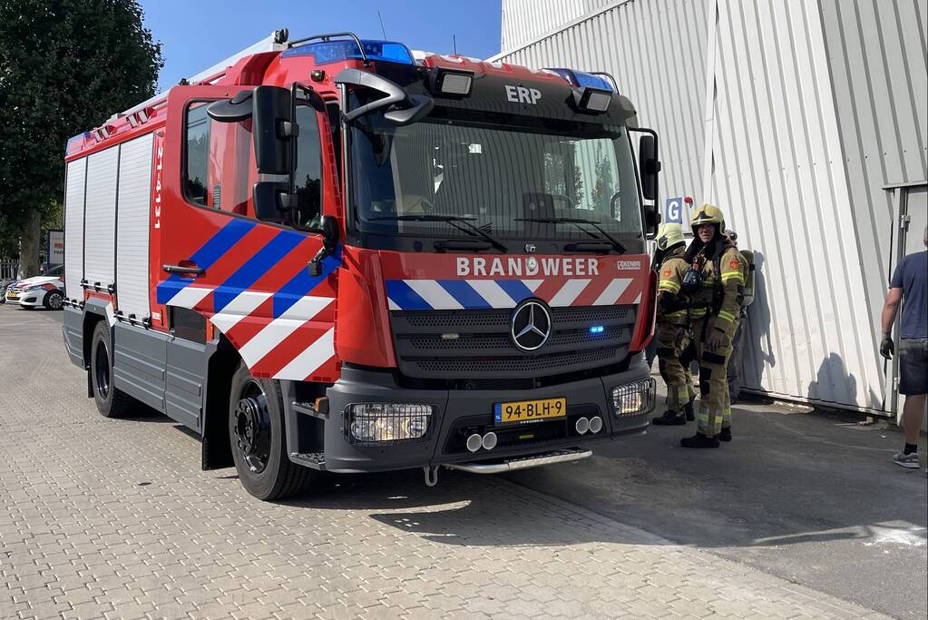 Brand in bedrijfspand snel onder controle