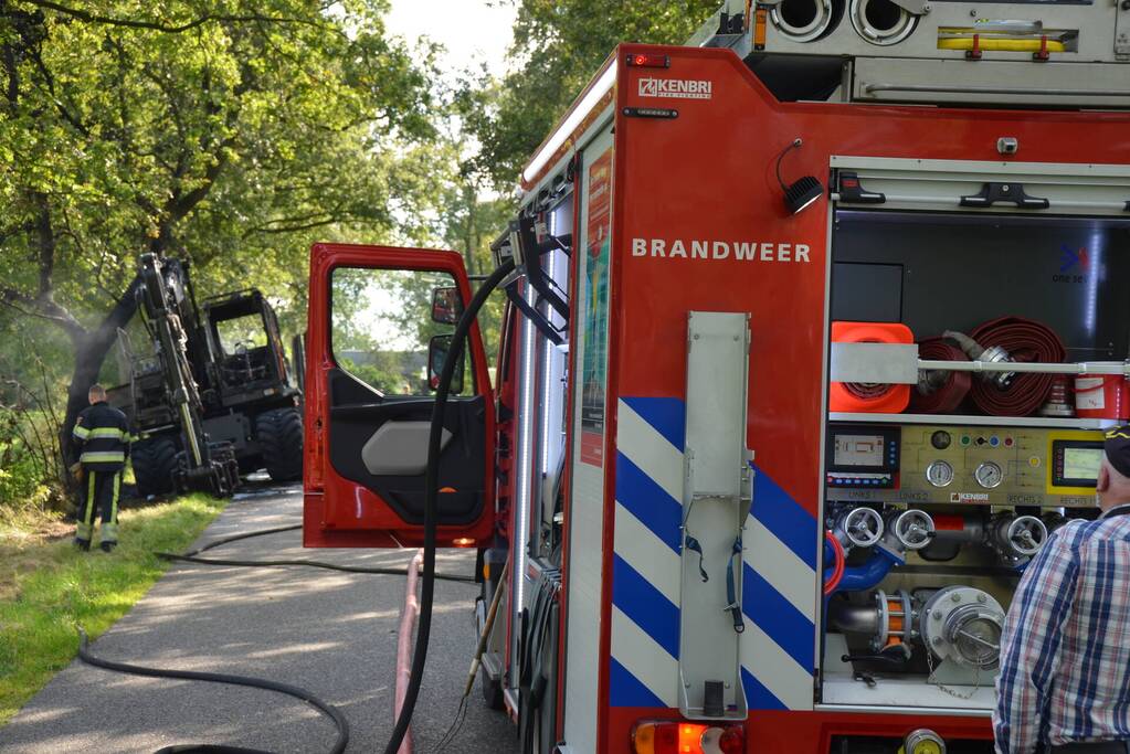 Graafmachine vliegt in brand