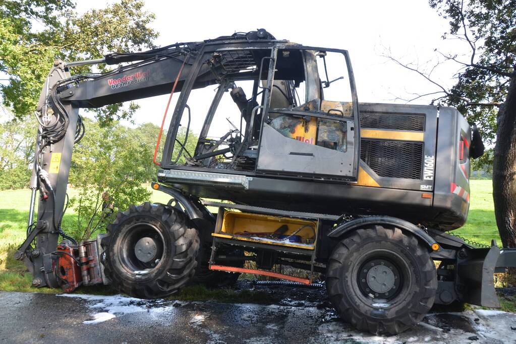 Graafmachine vliegt in brand