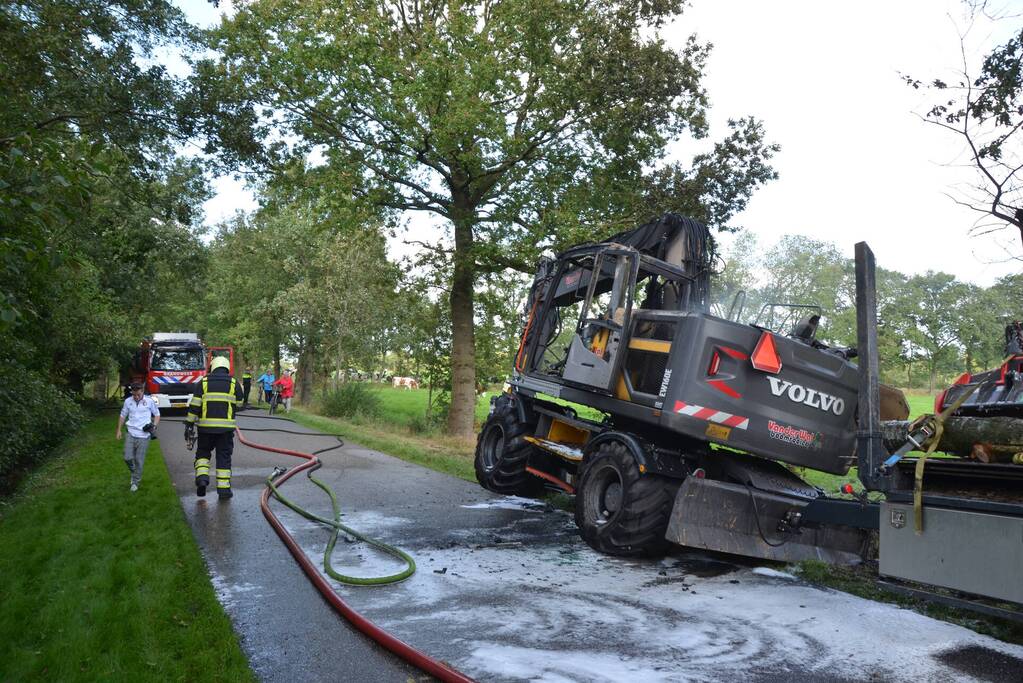 Graafmachine vliegt in brand