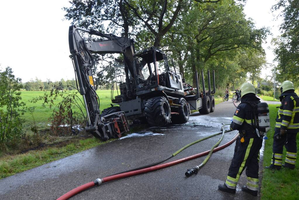 Graafmachine vliegt in brand