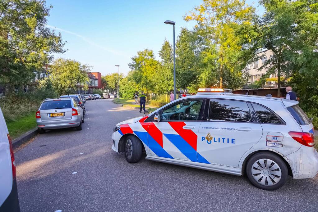 Bezorgauto Mr Sushi slaat over de kop na botsing