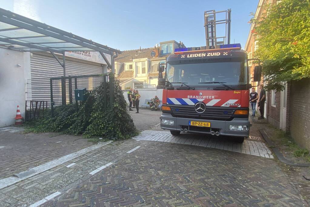 Politie treft hennepkwekerij aan in woning