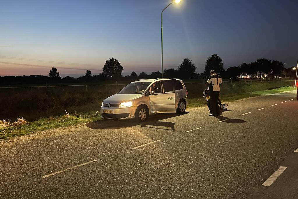 Schade bij ongeval tussen personenauto en motor