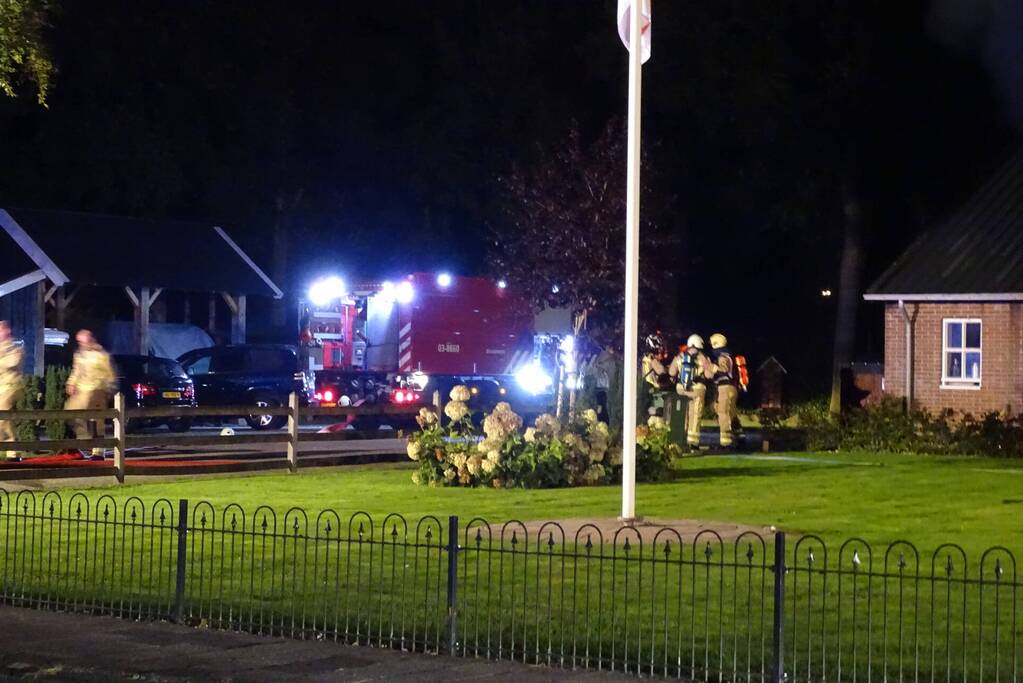 Forse uitslaande brand verwoest schuur